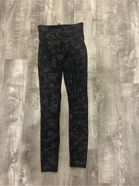 SPANX Black High-Waist Leggings with Red Brand Tag
